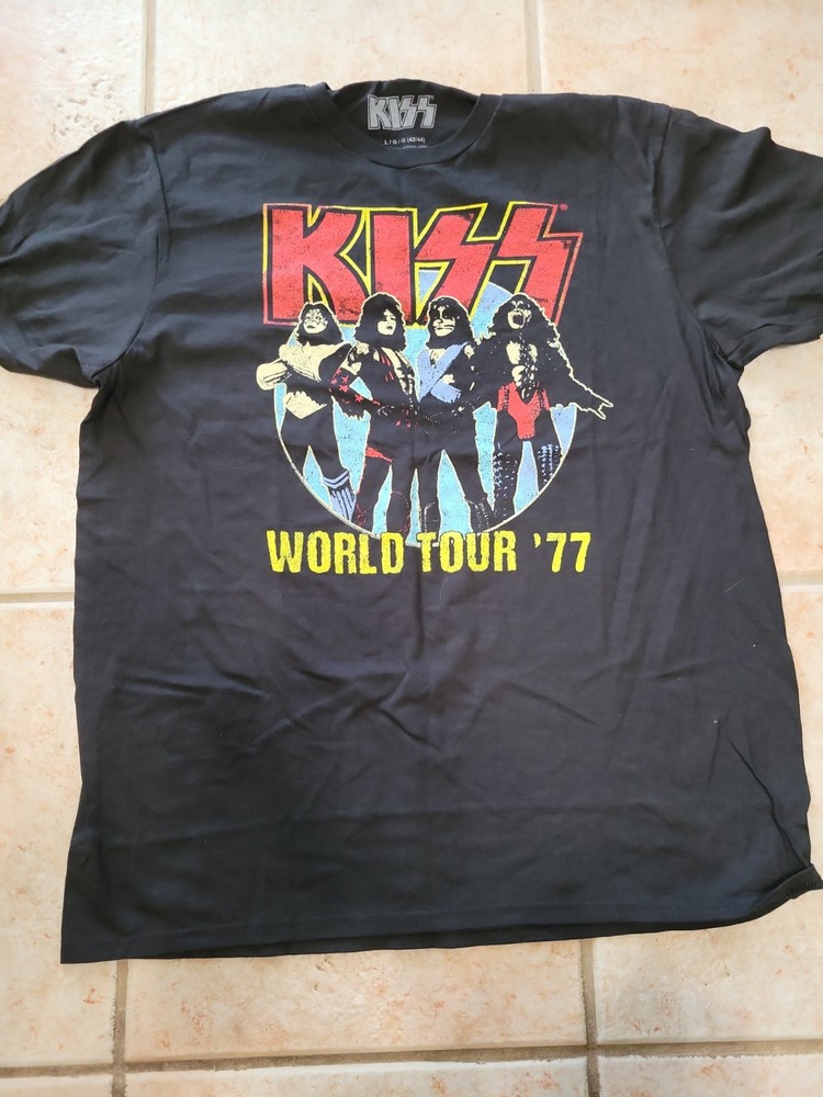 Kiss T Shirt Large