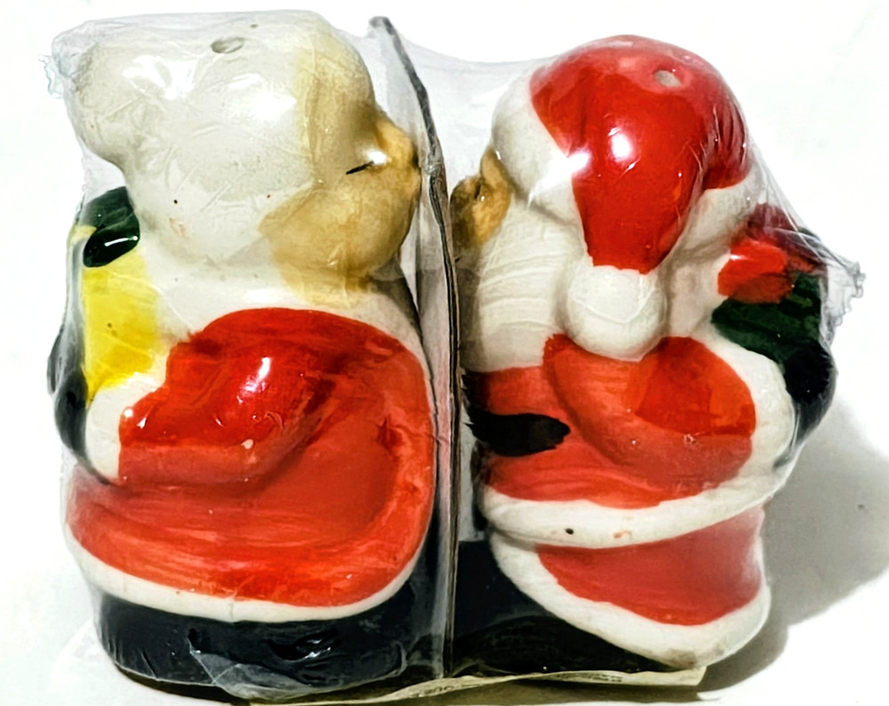 Salt & Pepper Shakers - Christmas - Santa & Mrs Claus Kissing - Ceramic - New