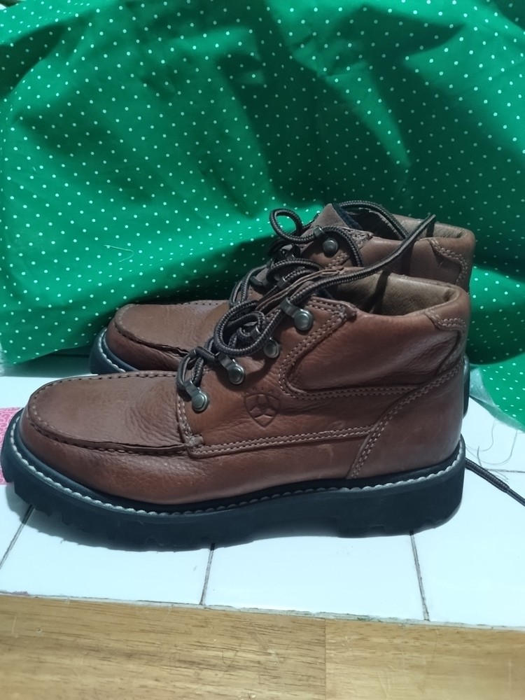 Ariat Switchback Chukka Boots in Size 7.5 for Men