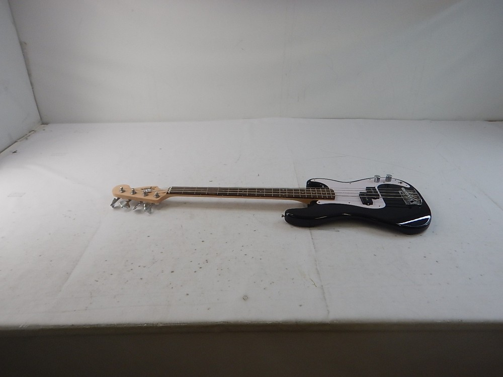 Squier Mini Precision Bass, Black, Laurel Fingerboard Guitar