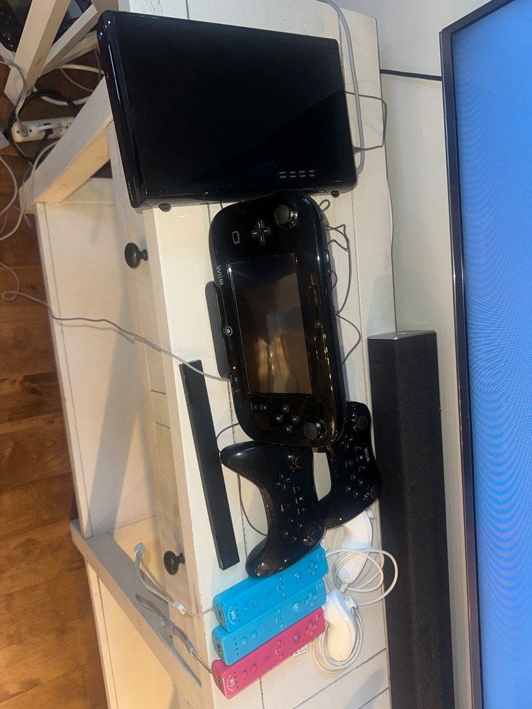Nintendo Wii U 32GB Black console/ game pad with multiple controllers bundle
