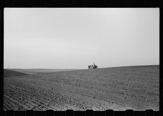 Photo:Jasper County Iowa 1940 Corn Planting Tractor Farmer Field