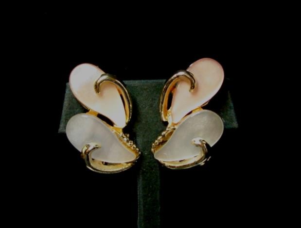 Vintage Pink & White Moon Glow Lucite Gold Tone Thermoset Clip On Earrings