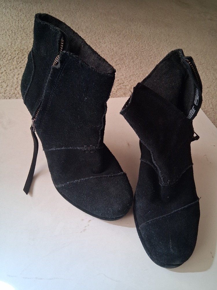 Toms Suede Wedge Ankle Boots Women's Size 7M Black