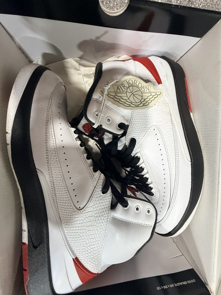 Air Jordan 2 Retro Chicago 2022