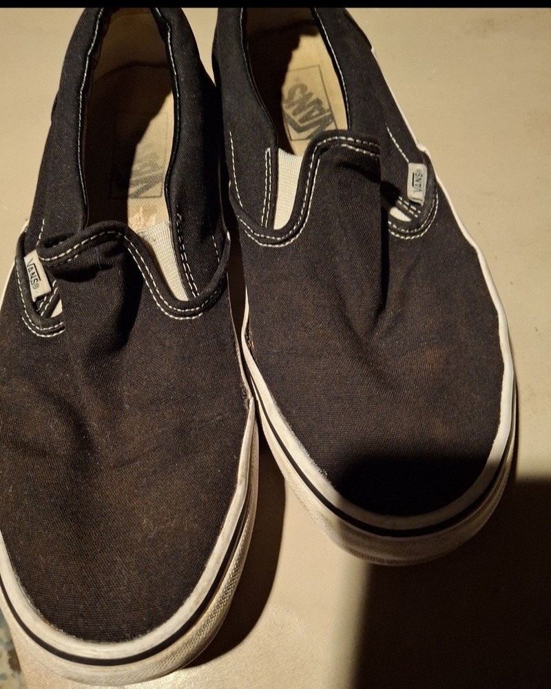 Men's Size 9 Women's size 10.5 VANS Classic Slip-On Sneakers Black And White
