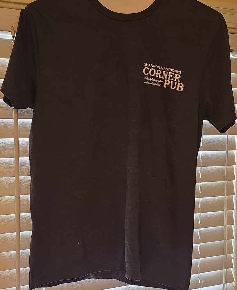 Gildan Men's Dark Gray Crew Neck Short Sleeve Graphic Pub T-Shirt Size M