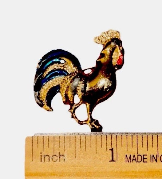 Vintage Signed Gerry’s Gold Tone Barn Rooster Brooch Lapel Pin Red & Blue Enamel