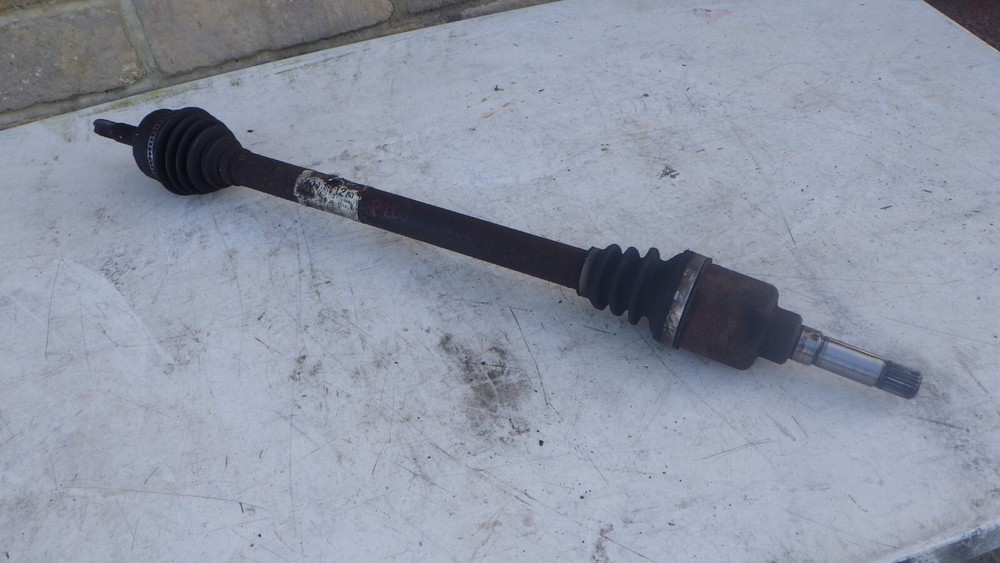 Peugeot 208 1.1 manual drivers side driveshaft