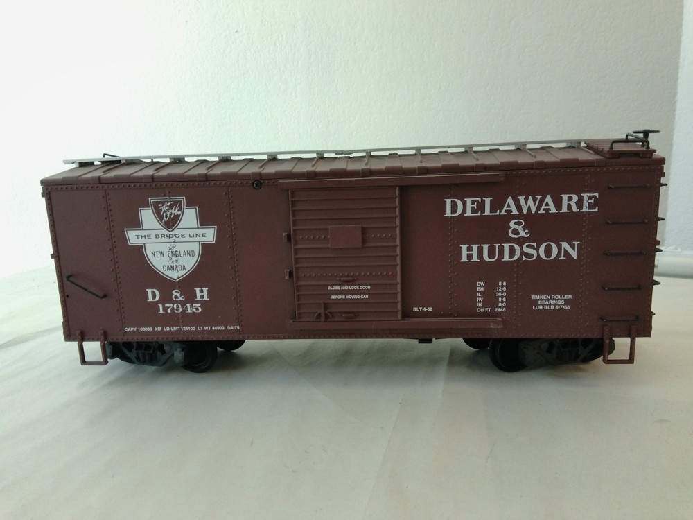 USA Trains R19107A G Scale Steel Box Car Delaware & Hudson #17945