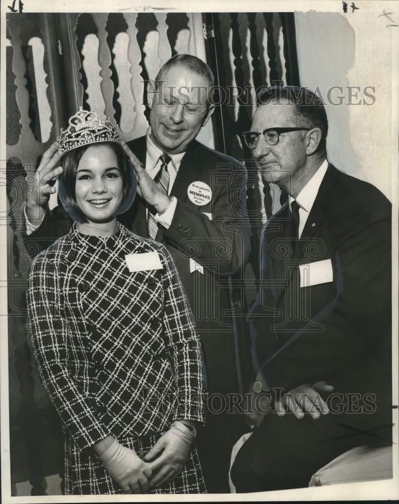 1969 Press Photo Miss Susan Laperouse, crowned Queen of Southern Farm Forum