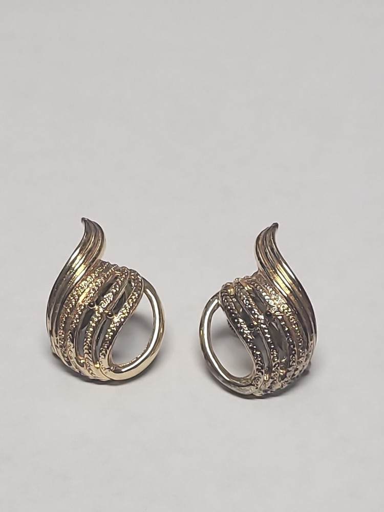 Vintage CORO Signed Earrings- Screw Back Gold Tone Pegasus Mark