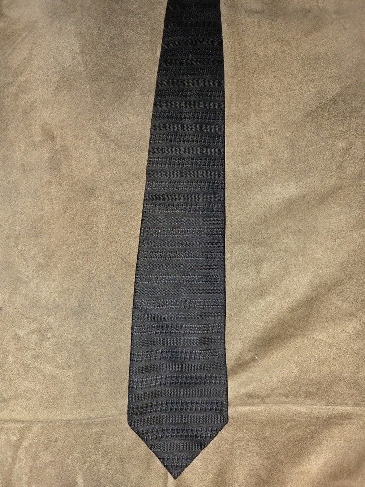 Gucci Men's Tie 100% Silk Purple