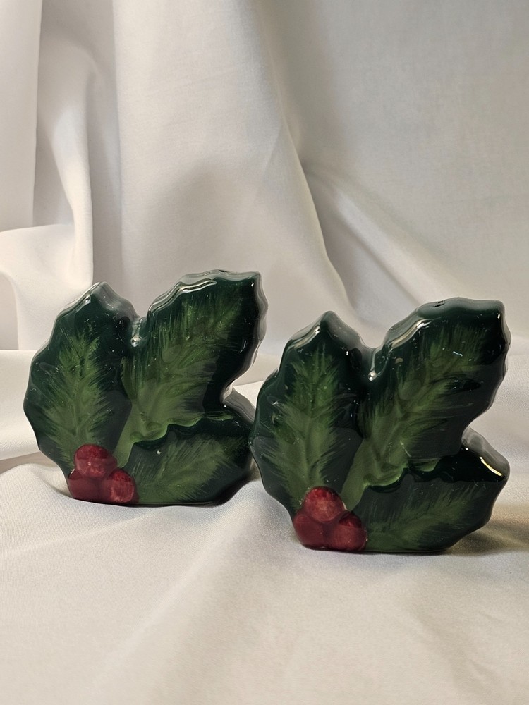 vintage 1990s ceramic salt and pepper shaker set christmas holly design