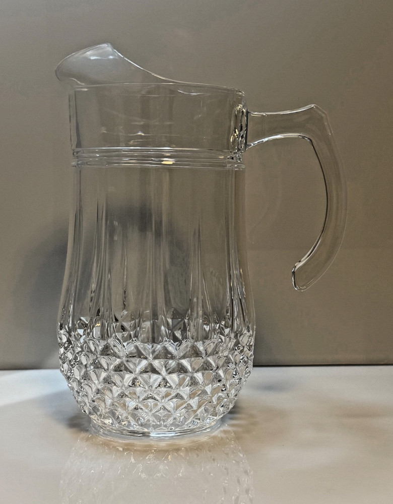Cristal D'arques Durand Longchamp 48 Oz Pitcher with open square handle - EUC