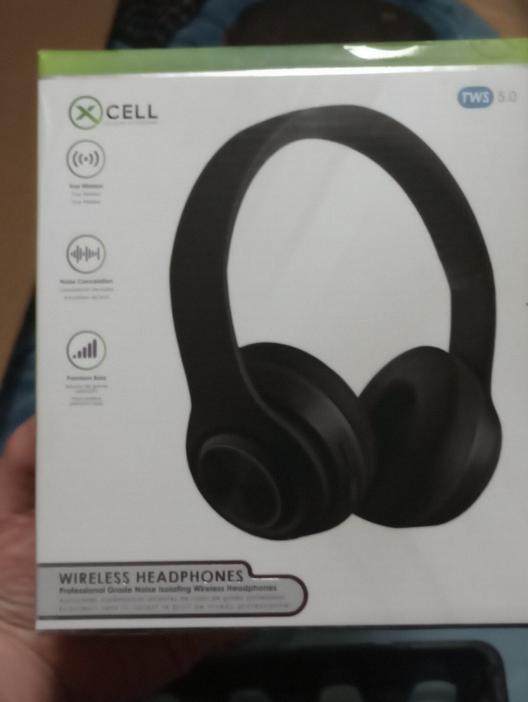 Professional Grade Noise Isolating Wireless Headphones