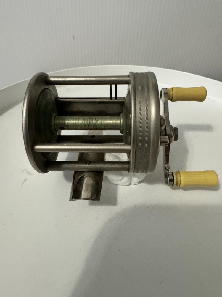 Vintage Heddon 3-35 freshwater fishing reel