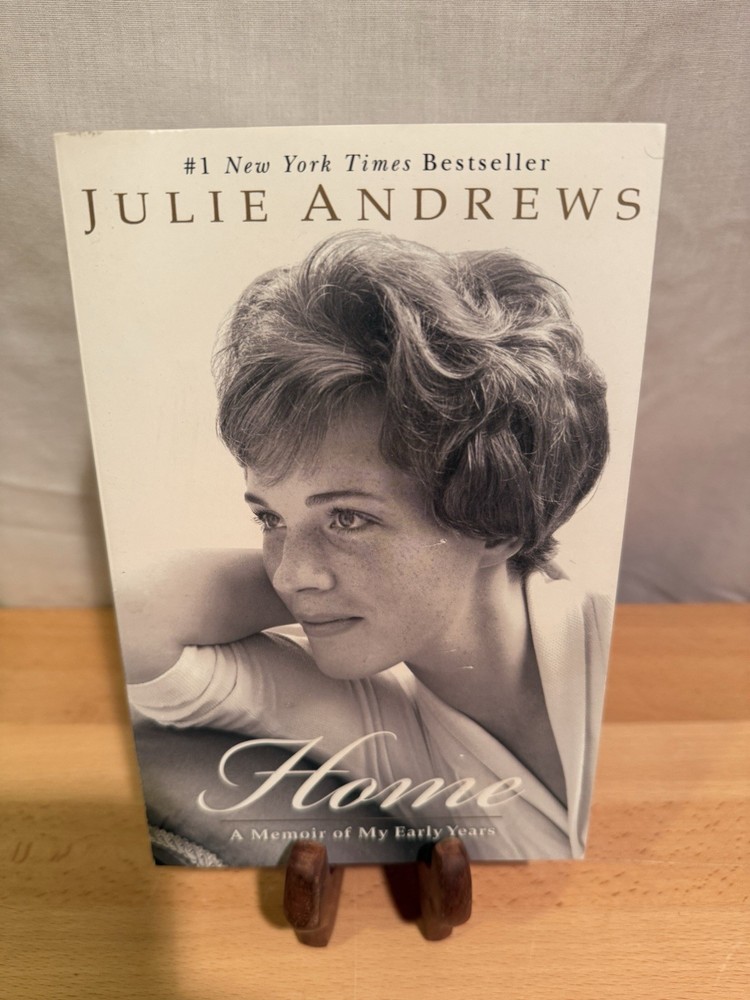 Home : A Memoir of My Early Years by Julie Andrews Pre Owned Paperback