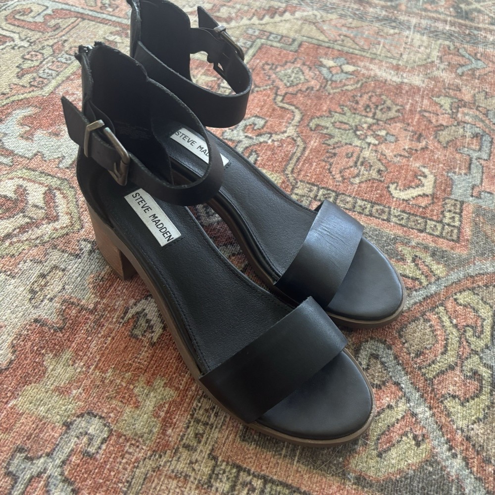Steve Madden Sandals Womens Size 8.5 Black Leather Ankle Strap Block Heels