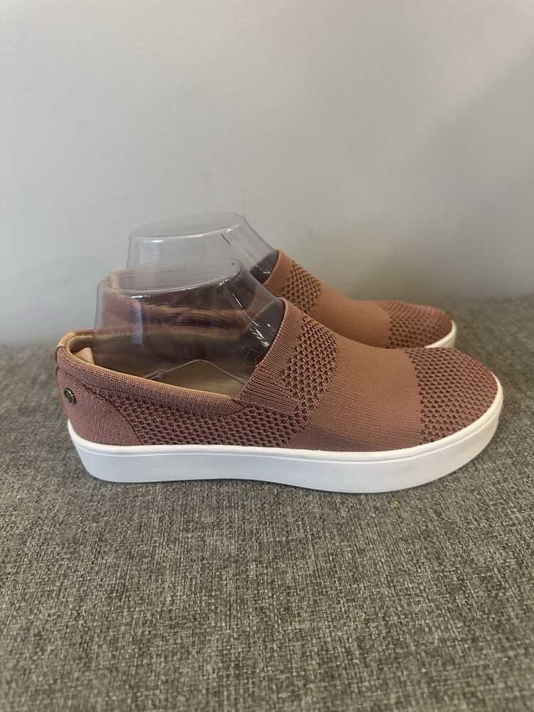 Spenco Women’s Pink Slip On Sneaker Size 6