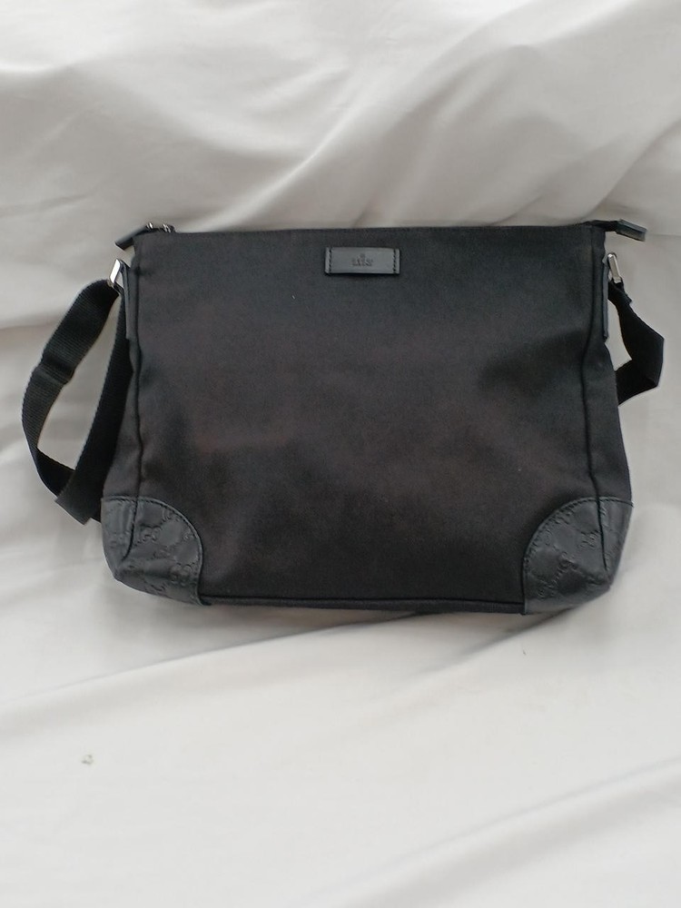 Gucci 257301 Shoulder Bag