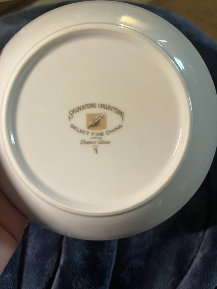 Signature Collection Select Fine China Queen Anne Soup Bowl.