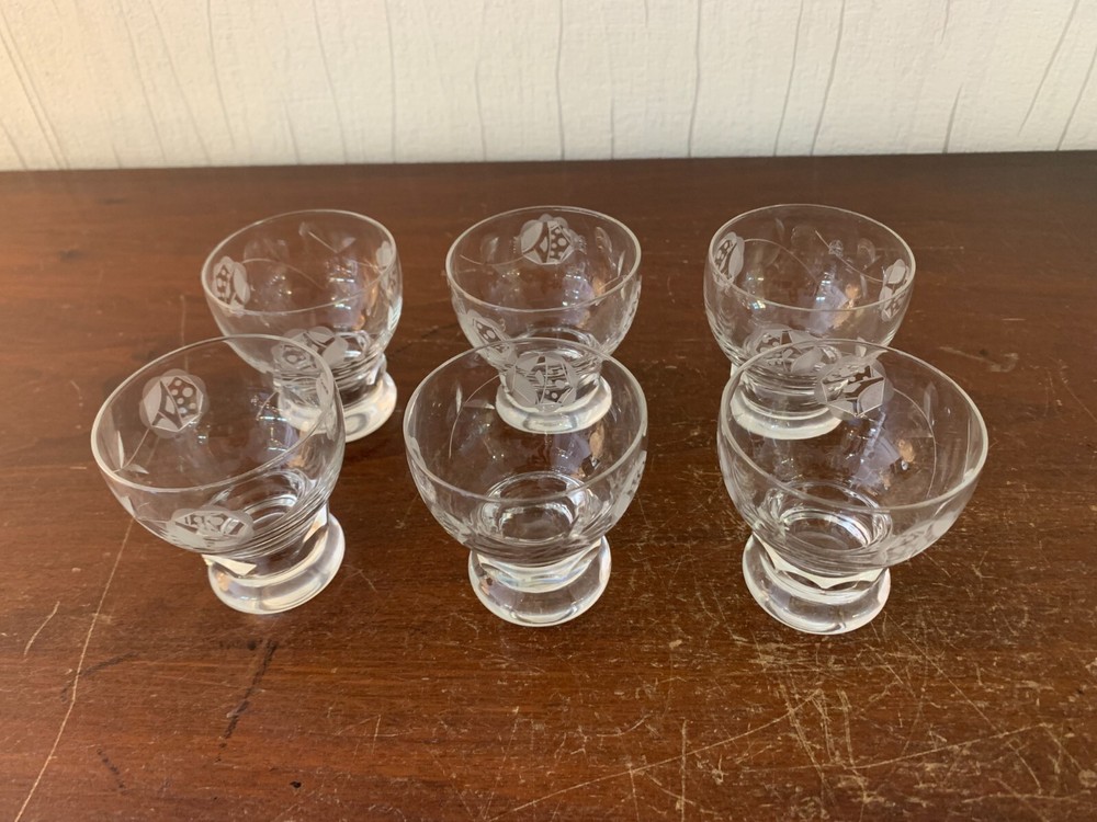 6 Engraved Crystal Liqueur Glasses (Lot Price)