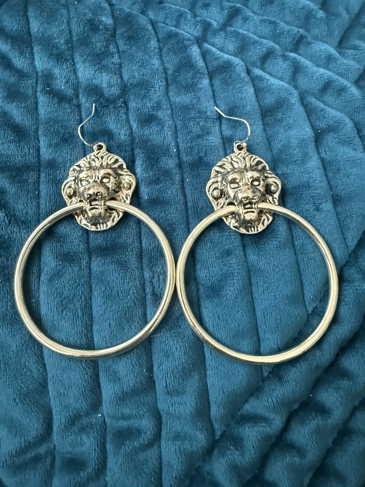 Vintage  Gold Tone Lion Door Knocker Pierced Earrings