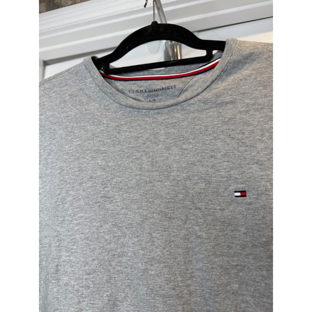 Tommy Hilfiger Men's Gray T Shirt Size Large L/G Short Sleeve Crew Neck Logo