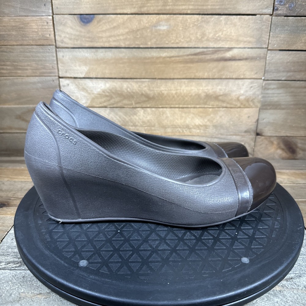 Crocs Cap Toe Wedge Pump in Chocolate Brown Size 8 Womens Comfort Heels