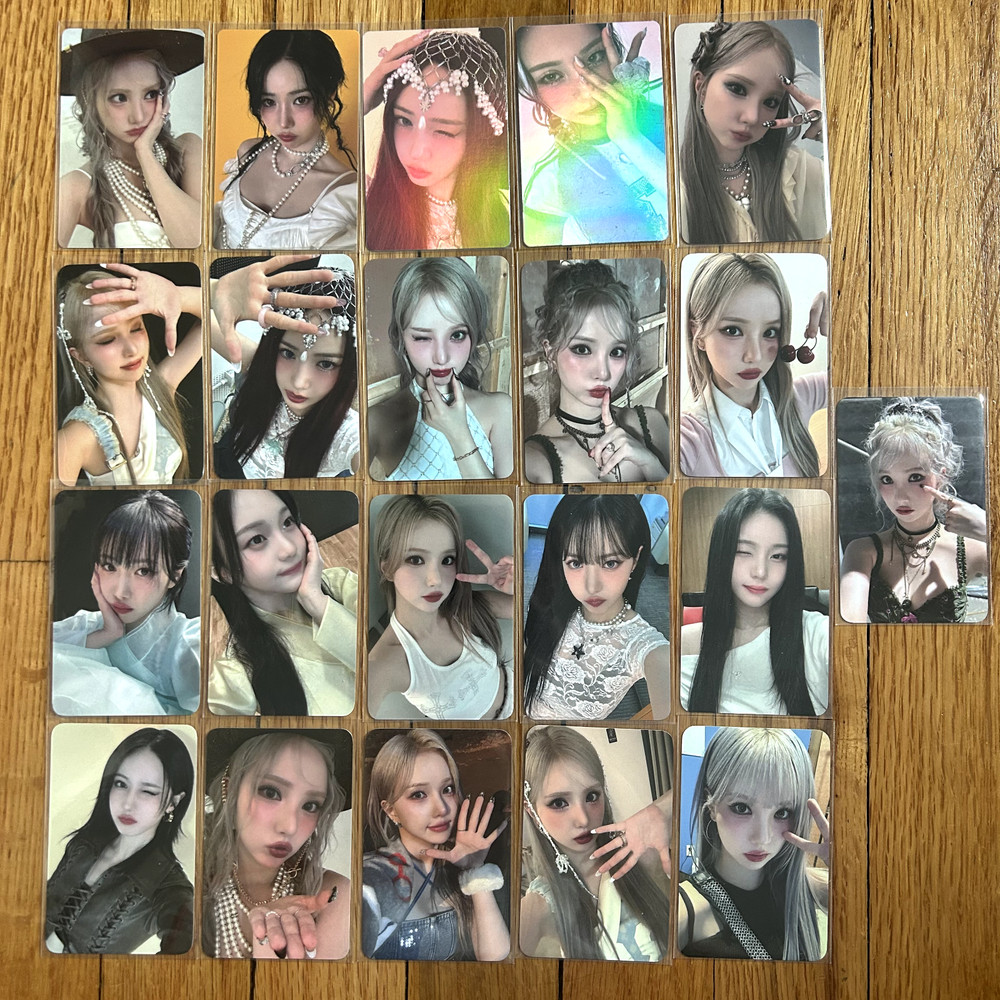 VIVIZ 'VOYAGE' Official Photocards / Exclusive Photocards