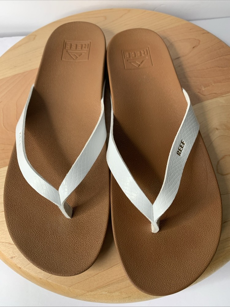 REEF Women's Cushion Court Flip-Flop Sandals, White Vegan Leather Women’s Sz 9M