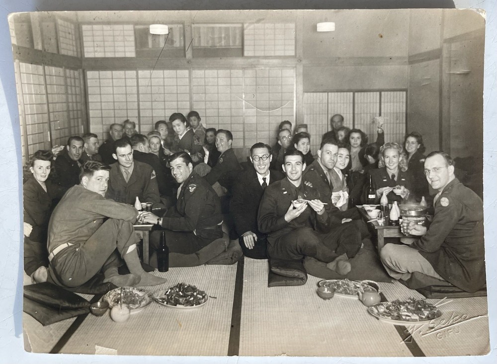 Vintage Photo 11th Airborne Army Soldiers & WAC Sukiyaki Party Gifu, Japan 1947
