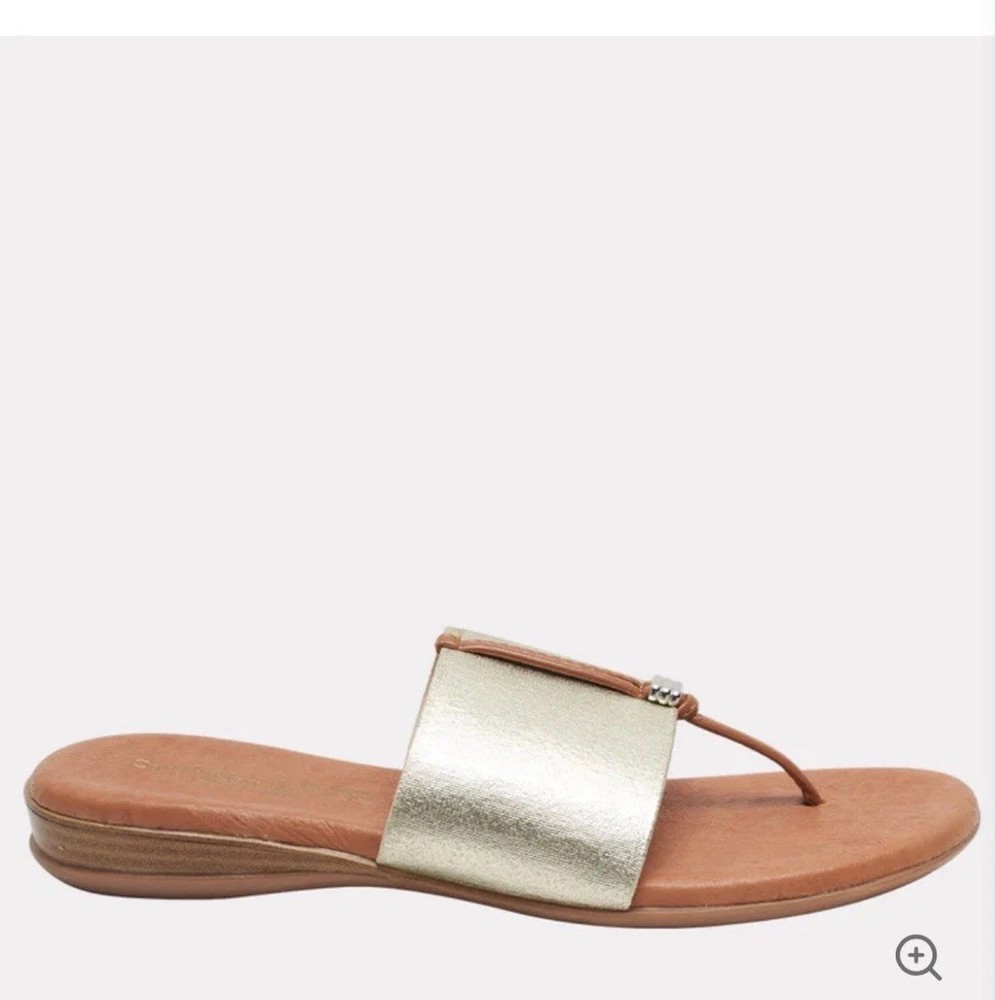 $110 André Assous Featherweights 1” Sandals Women's US 8 EU 39 Platinos Cushion