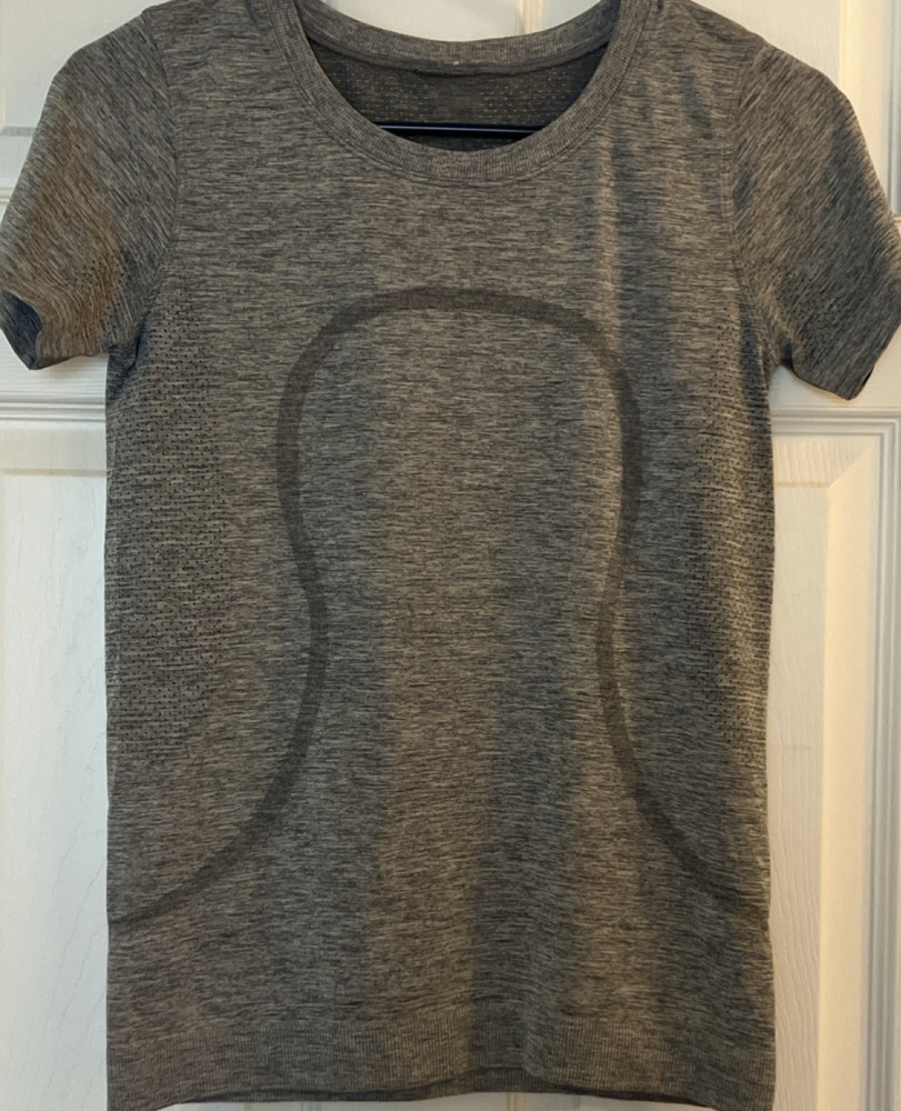 Lululemon Gray Short Sleeve Crew Neck Stretch Athletic T-Shirt Lightweight