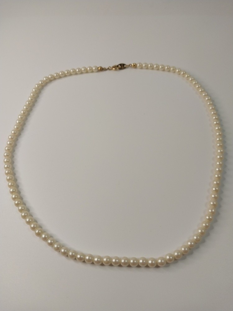 Avon Vintage Faux Pearl Strand Necklace Gold Tone Clasp Signed 18