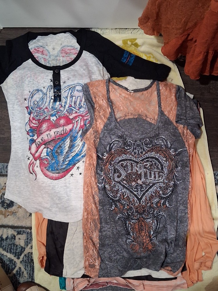 Sinful Lace Graphic Print Button 3/4 Sleeve Heart Wings T-Shirt Multicolor