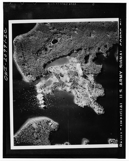 Photo:Madang New Guinea 1943 US Army Air Forces Bombing Raid Aerial Photo