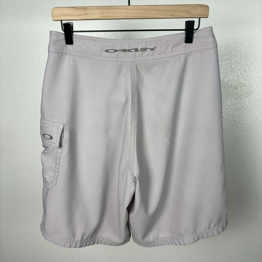 Vintage Y2K Oakley Gray Board Shorts Swim Trunks Cargo Software Skull Size 30