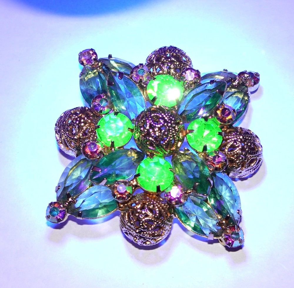 Magnificent Brooch Juliana? Vaseline Uranium Rhinestones  Glows in the dark
