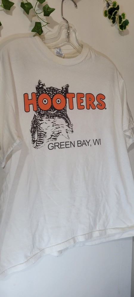 Vintage Hooters Delightfully Tacky Yet Unrefined Adult's Large White  T-Shirt