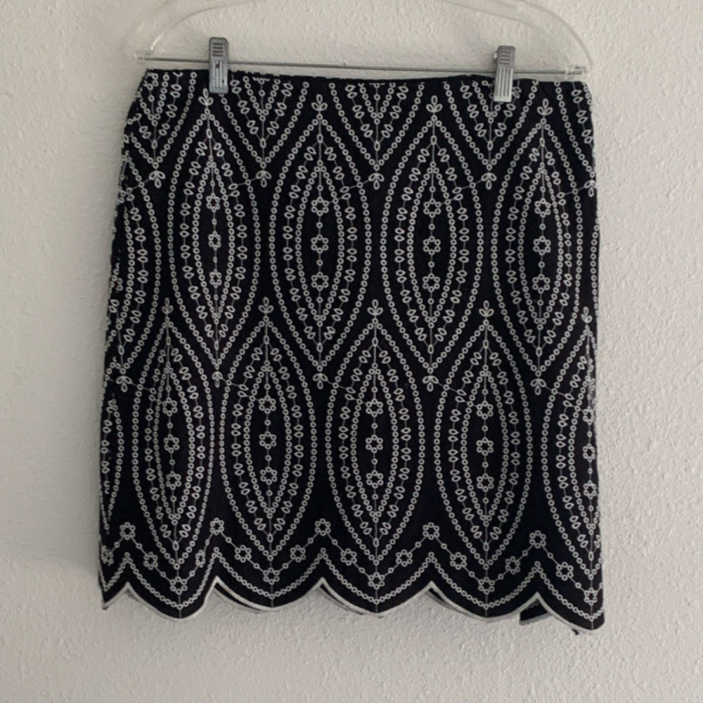 LOFT Black White Geometric Embroidered A-Line Knee Length Skirt Size 6