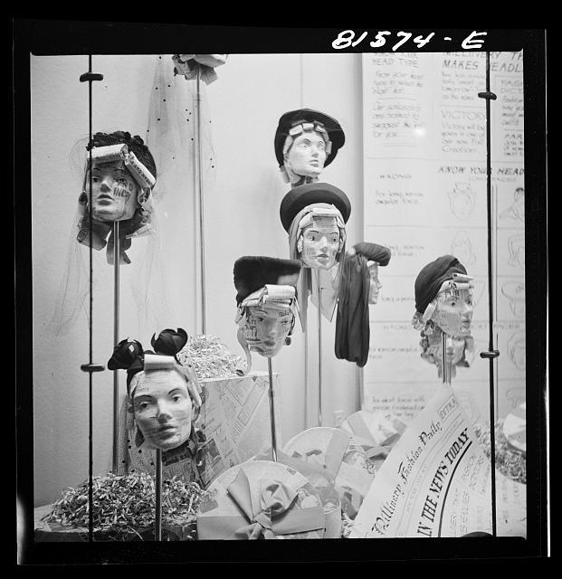 Photo:Amsterdam New York 1941 Manikins display hats storefront window