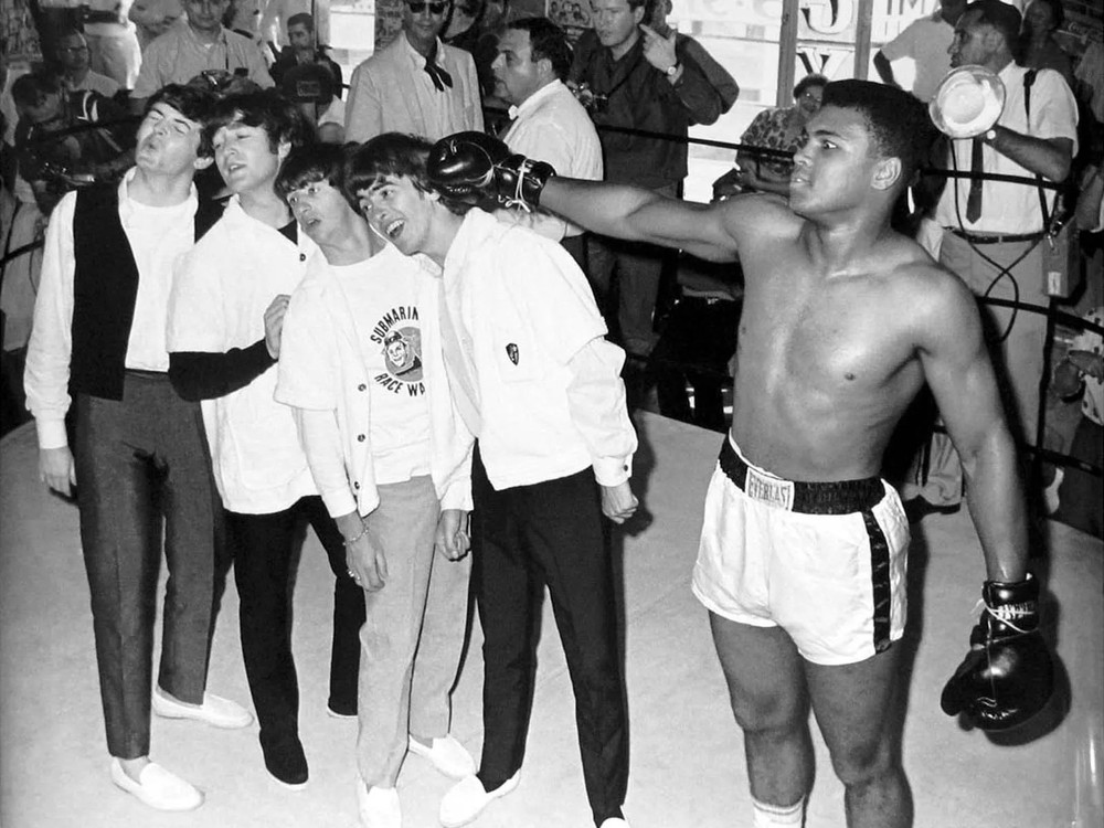 GLOSSY PHOTO PICTURE 4x6 1964 Cassius Clay Muhammad Ali Beatles