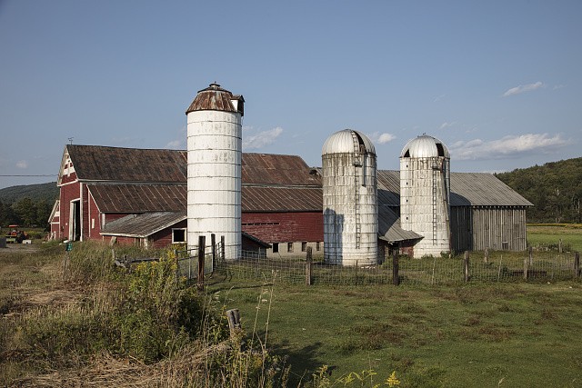 Photo:Chester Vermont USA 2010s Barn Farm with Three Silos