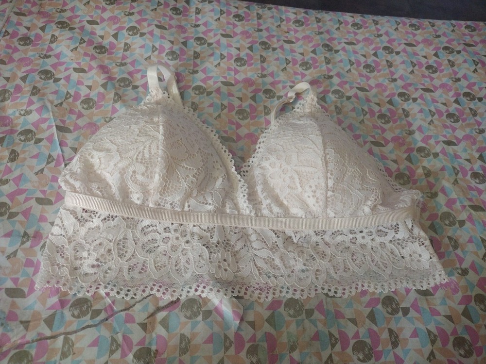Women's Bra Pretty Lace Adrienne Vitadini Brand Large Removable Pads Wireless.