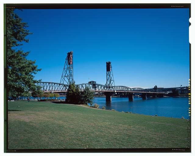 30. General perspective view of Hawthorne Bridge, looking northeast - Hawthorne