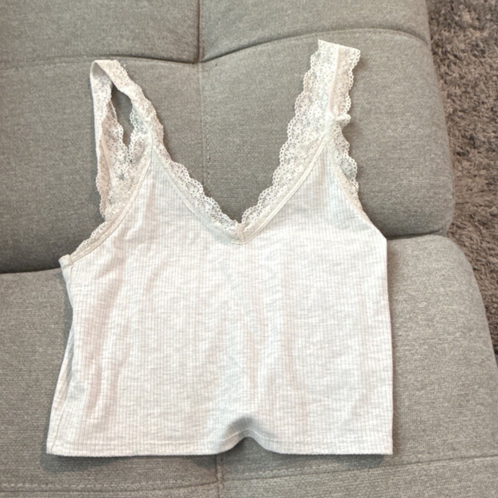 American Eagle Light Gray Lace Trim Knit Cropped Tank Top Sleeveless V-Neck S