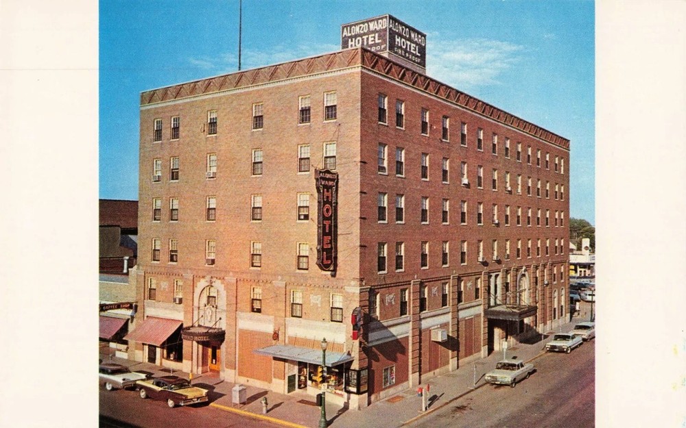 Alonzo Ward Hotel - Aberdeen South Dakota SD - Postcard