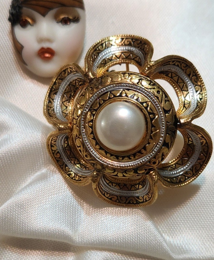 VTG Spanish Damascene Brooch w/ Large Faux Pearl At The Center